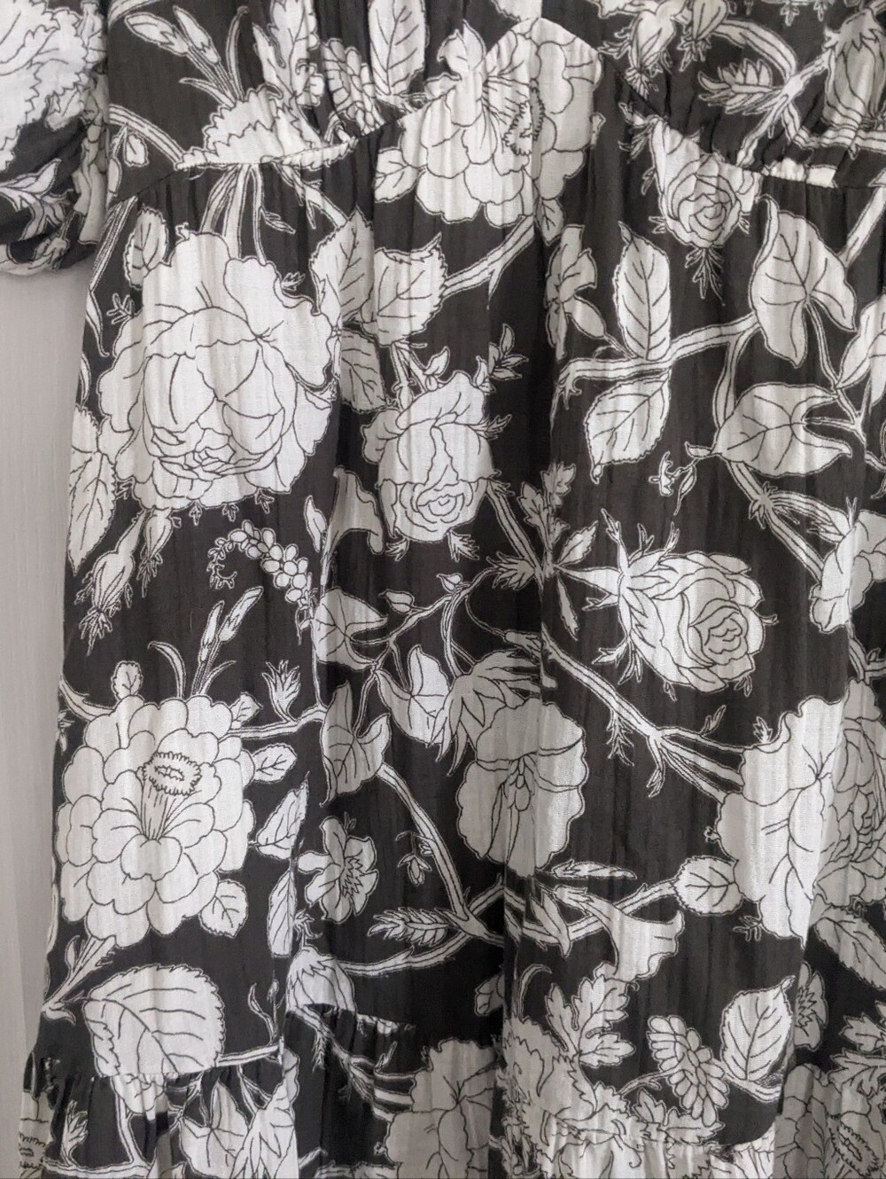 Floral Cotton V-Neck Midi Dress in Green and White - Picture 2 of 6